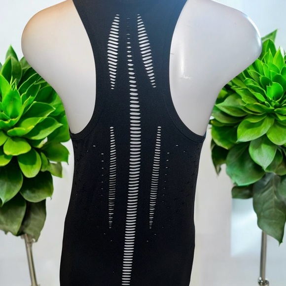 Victoria Secret Sport Seamless Tank Top Slim Fit Racerback Cutout Top NWT L $59 - Picture 10 of 13